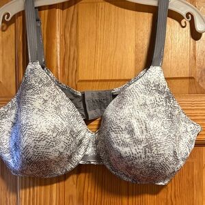 Bali Gray and White Patterned Bra 40D